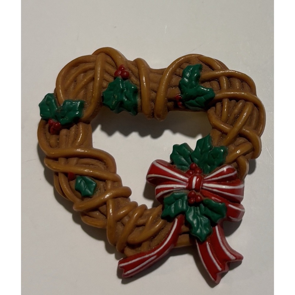 Vintage Hallmark Heart Shsped Wreath Pin 1980's Holiday Christmas 1-1/2"